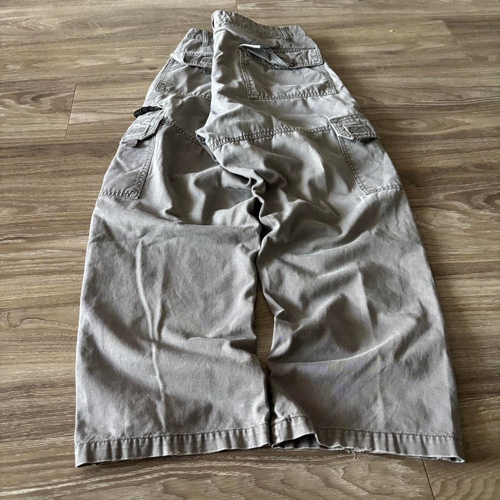 Vintage Y2K/2000s Grey Skater Cargo Pants! 31x27 Measures 31 x 27 - Picture 4 of 7